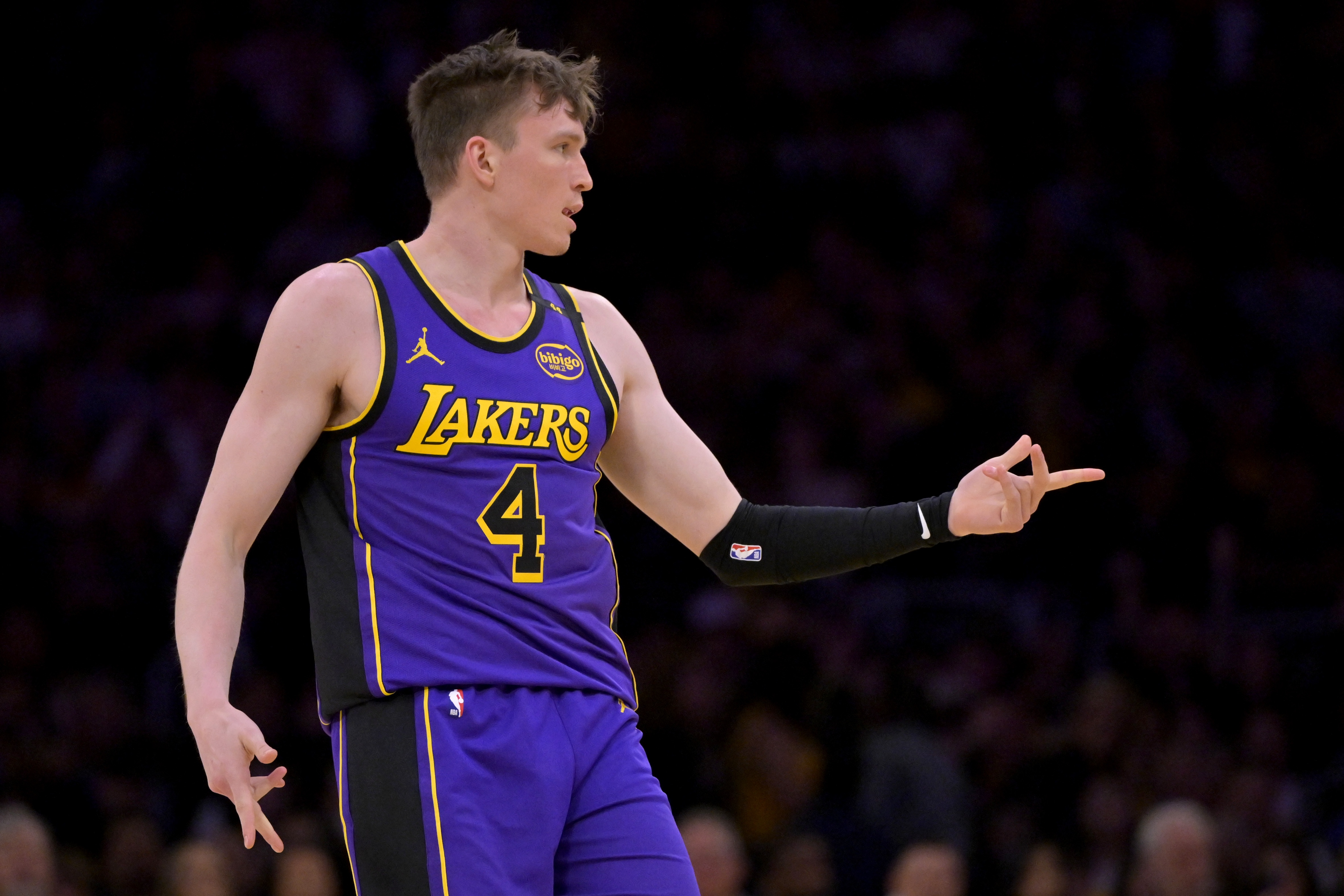 yunkai官网-美记：湖人想打包克内克特及到期合同换回即战力 但没球队感兴趣